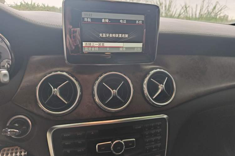 Used Mercedes-Benz GLA 2015 GLA 260 4MATIC Sport Edition Audio And AC Panel