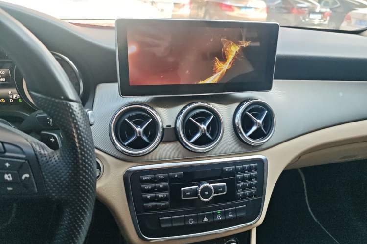 Used Mercedes-Benz GLA 2015 GLA 200 Sport Edition Audio And AC Panel