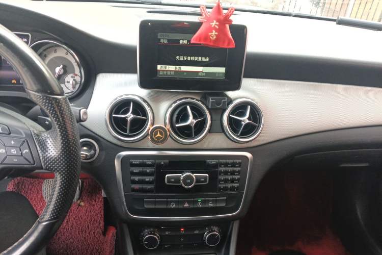 Used Mercedes-Benz GLA 2015 GLA 200 Sport Edition Audio And AC Panel