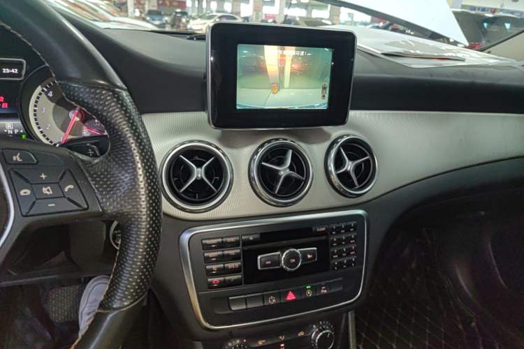 Used Mercedes-Benz GLA 2015 GLA 200 Sport Edition Audio And AC Panel