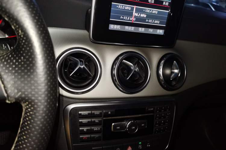 Used Mercedes-Benz GLA 2015 GLA 200 Fashion Model Audio And AC Panel