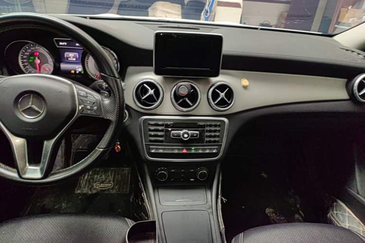 Used Mercedes-Benz GLA 2015 GLA 220 4MATIC Fashion Model Audio And AC Panel