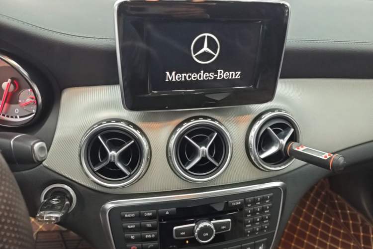 Used Mercedes-Benz GLA 2015 GLA 220 4MATIC Luxury Model Audio And AC Panel