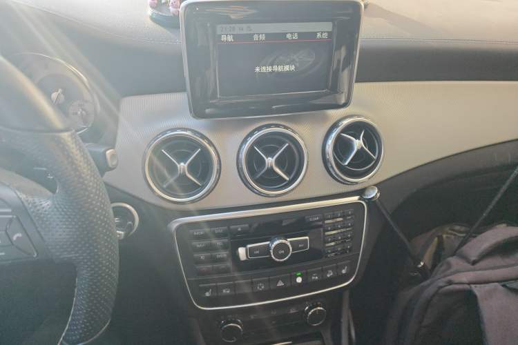 Used Mercedes-Benz GLA 2015 GLA 220 4MATIC Fashion Model Audio And AC Panel