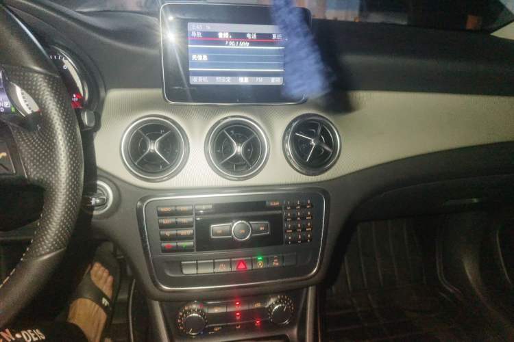 Used Mercedes-Benz GLA 2015 GLA 200 Sport Edition Audio And AC Panel