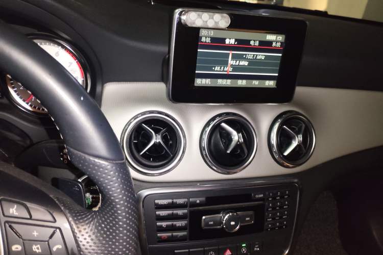 Used Mercedes-Benz GLA 2015 GLA 200 Sport Edition Audio And AC Panel