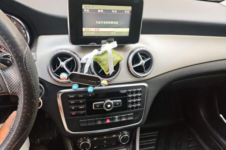 Used Mercedes-Benz GLA 2015 GLA 200 Sport Edition Audio And AC Panel