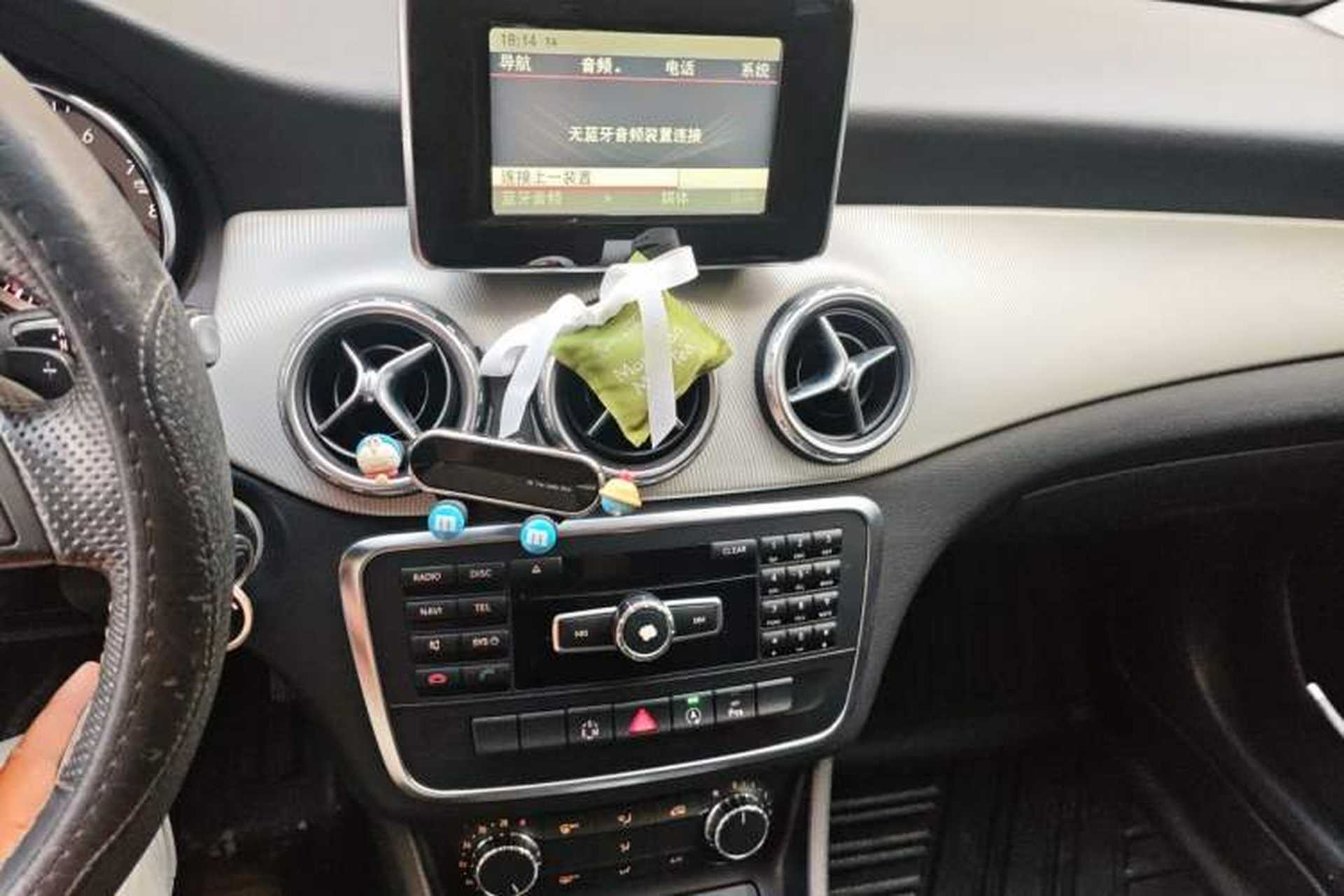 Used Mercedes-Benz GLA 2015 GLA 200 Sport Edition Audio And AC Panel