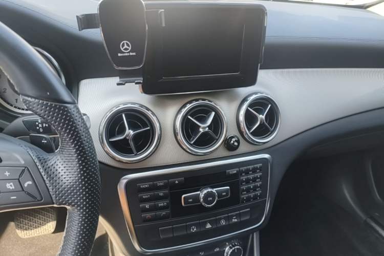Used Mercedes-Benz GLA 2015 GLA 200 Fashion Model Audio And AC Panel