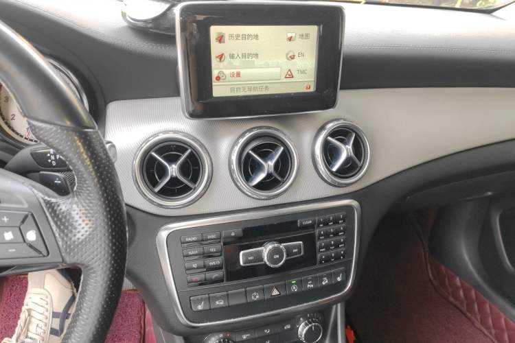 Used Mercedes-Benz GLA 2015 GLA 220 4MATIC Luxury Model Audio And AC Panel