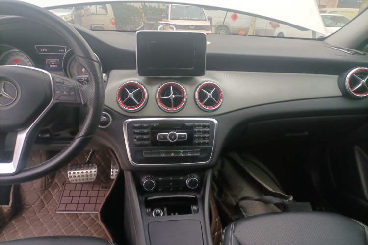 Used Mercedes-Benz GLA 2015 GLA 200 Sport Edition Audio And AC Panel