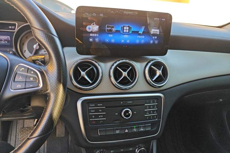 Used Mercedes-Benz GLA 2015 GLA 200 Fashion Model Audio And AC Panel