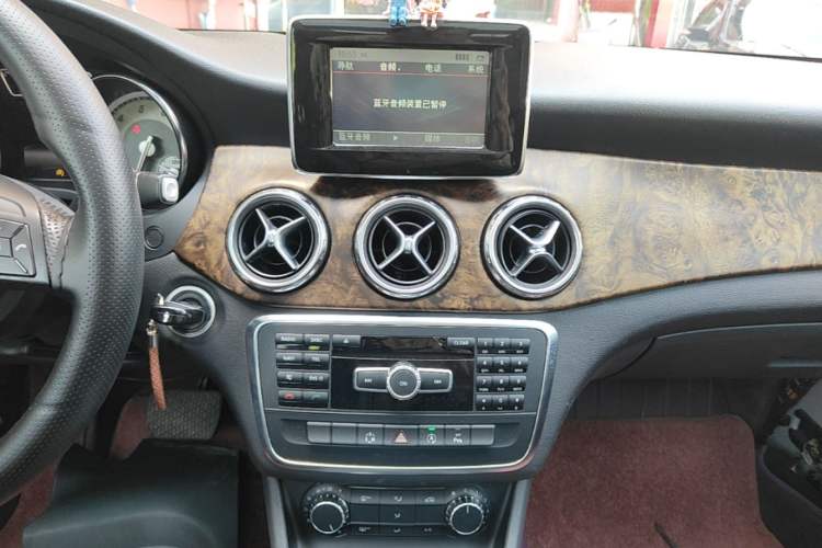Used Mercedes-Benz GLA 2015 GLA 200 Sport Edition Audio And AC Panel