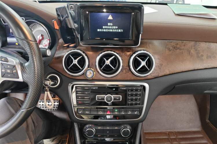 Used Mercedes-Benz GLA 2015 GLA 260 4MATIC Audio And AC Panel