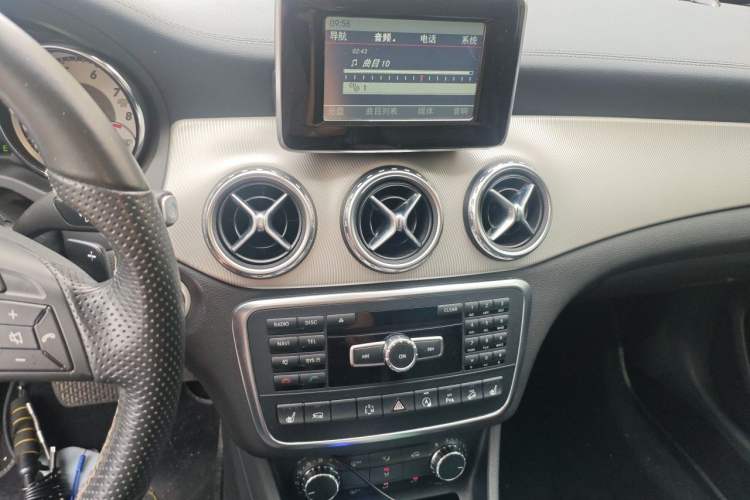 Used Mercedes-Benz GLA 2015 GLA 220 4MATIC Fashion Model Audio And AC Panel