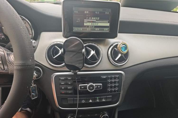 Used Mercedes-Benz GLA 2015 GLA 200 Fashion Model Audio And AC Panel