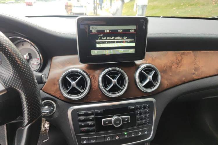 Used Mercedes-Benz GLA 2015 GLA 260 4MATIC Audio And AC Panel
