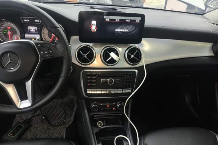 Used Mercedes-Benz GLA 2015 GLA 220 4MATIC Fashion Model Audio And AC Panel