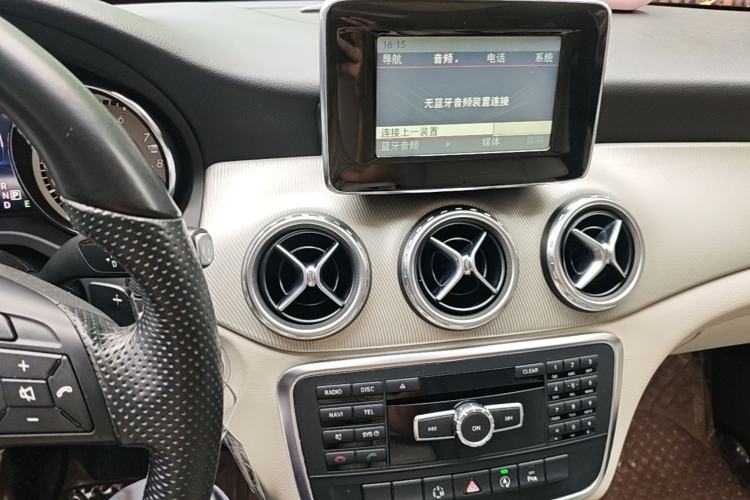 Used Mercedes-Benz GLA 2015 GLA 200 Sport Edition Audio And AC Panel