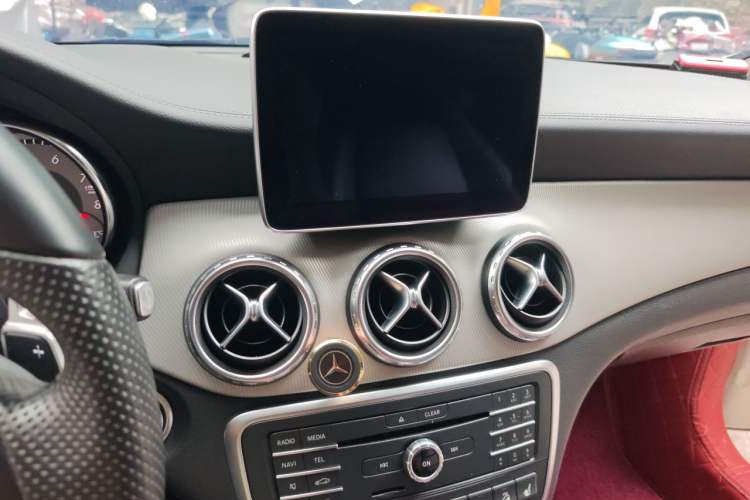 Used Mercedes-Benz GLA 2015 GLA 220 4MATIC Fashion Model Audio And AC Panel