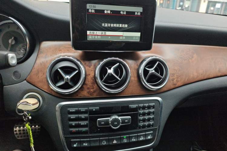 Used Mercedes-Benz GLA 2015 GLA 260 4MATIC Sport Edition Audio And AC Panel
