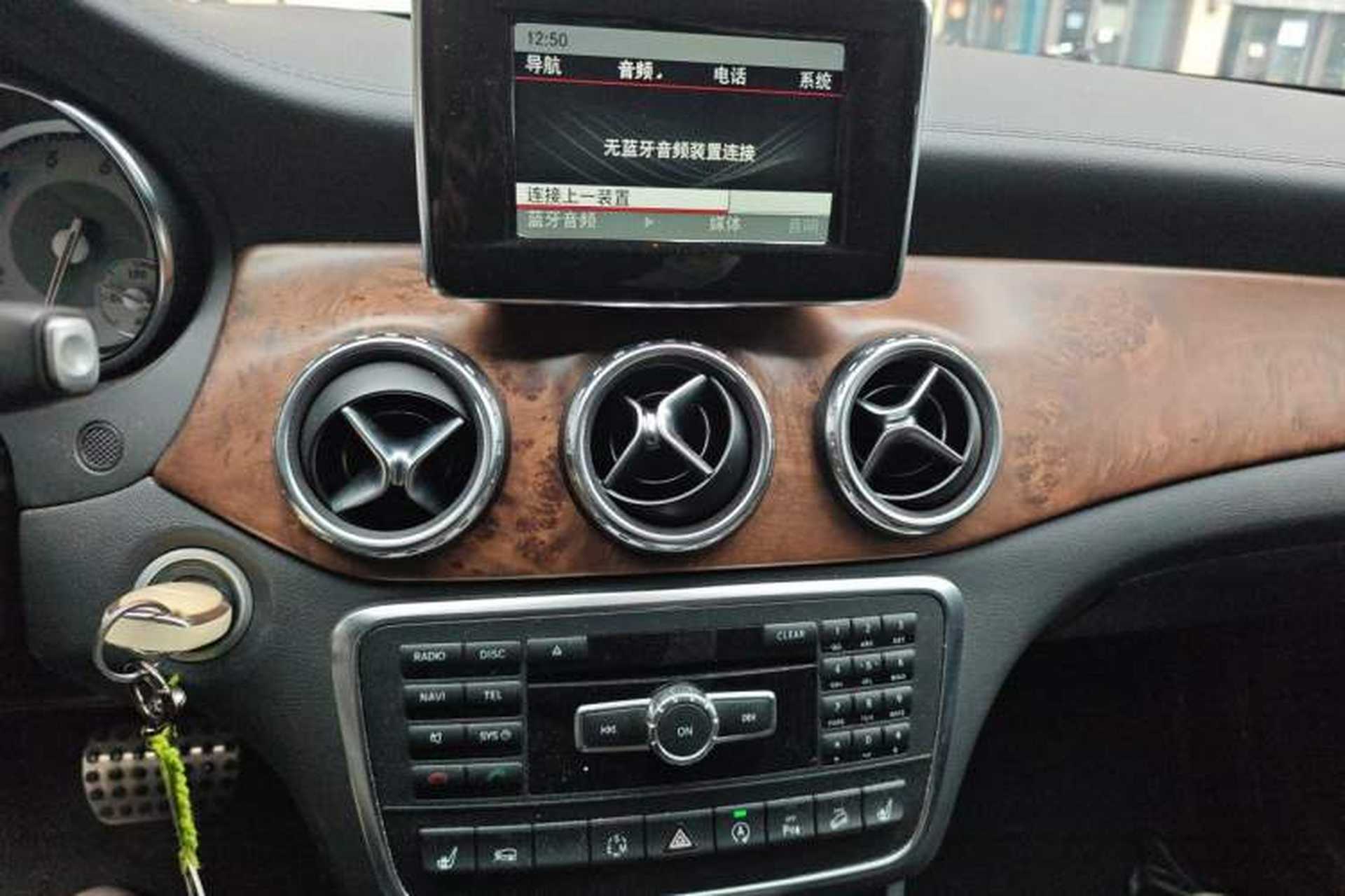 Used Mercedes-Benz GLA 2015 GLA 260 4MATIC Sport Edition Audio And AC Panel
