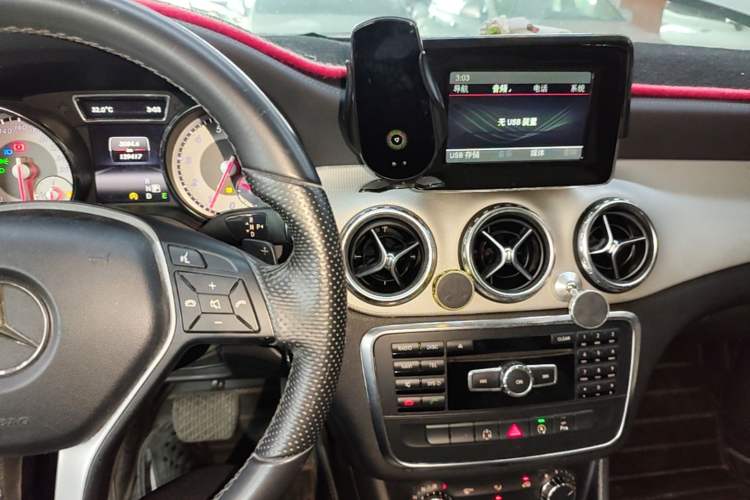 Used Mercedes-Benz GLA 2015 GLA 200 Fashion Model Audio And AC Panel