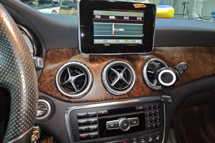 Used Mercedes-Benz GLA 2015 GLA 260 4MATIC Audio And AC Panel