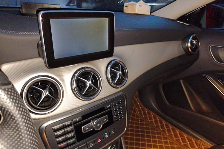 Used Mercedes-Benz GLA 2015 GLA 200 Fashion Model Audio And AC Panel