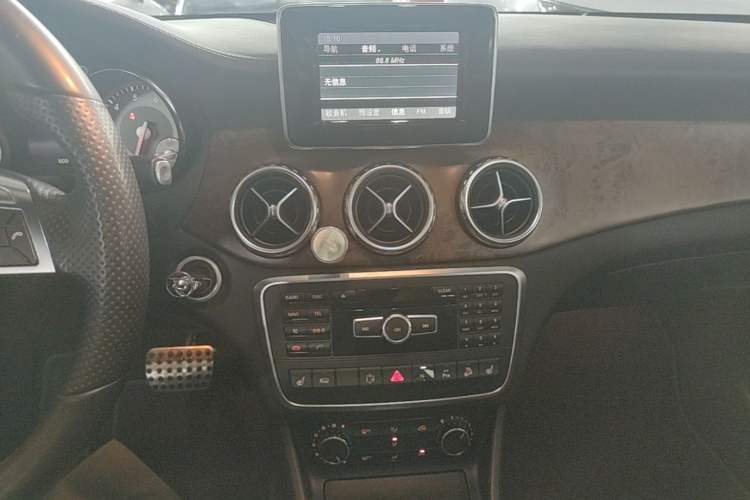 Used Mercedes-Benz GLA 2015 GLA 260 4MATIC Audio And AC Panel