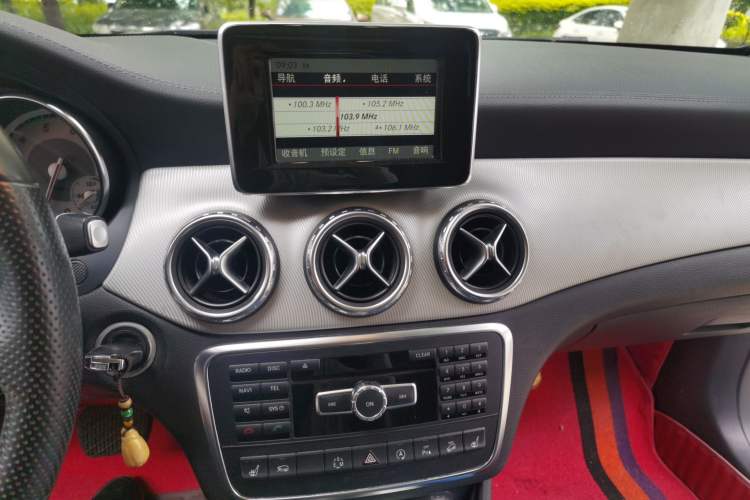 Used Mercedes-Benz GLA 2015 GLA 220 4MATIC Luxury Model Audio And AC Panel