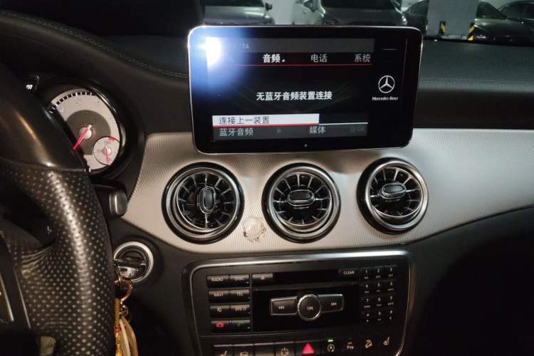 Used Mercedes-Benz GLA 2015 GLA 220 4MATIC Fashion Model Audio And AC Panel