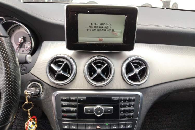 Used Mercedes-Benz GLA 2015 GLA 220 4MATIC Luxury Model Audio And AC Panel