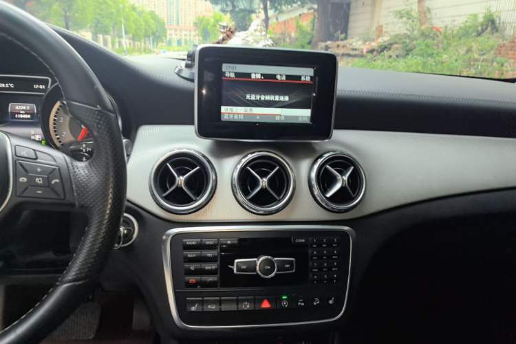 Used Mercedes-Benz GLA 2015 GLA 220 4MATIC Luxury Model Audio And AC Panel