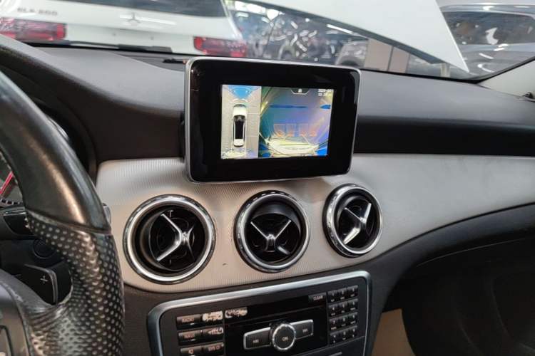Used Mercedes-Benz GLA 2015 GLA 200 Sport Edition Audio And AC Panel