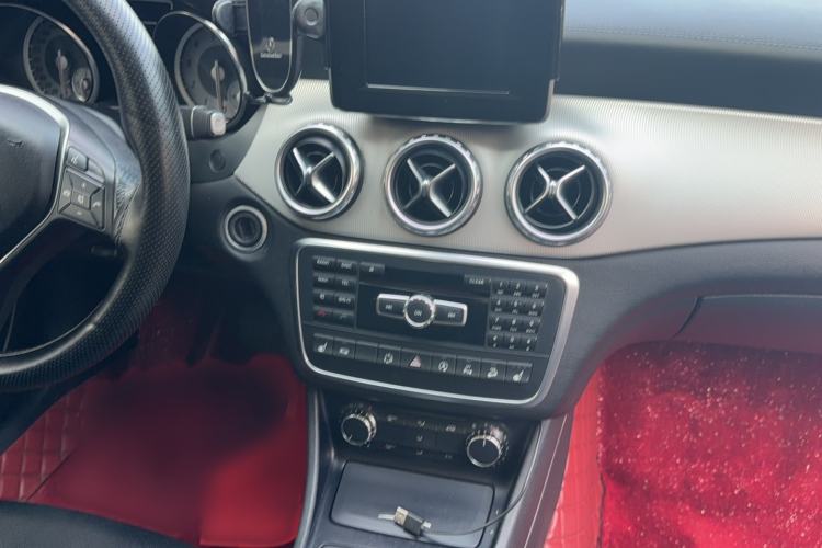 Used Mercedes-Benz GLA 2015 GLA 220 4MATIC Luxury Model Audio And AC Panel