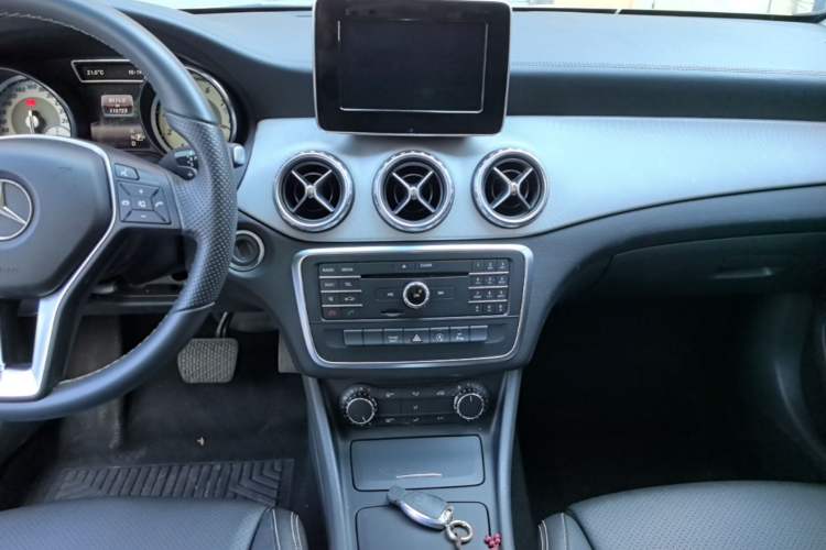 Used Mercedes-Benz GLA 2015 GLA 200 Fashion Model Audio And AC Panel