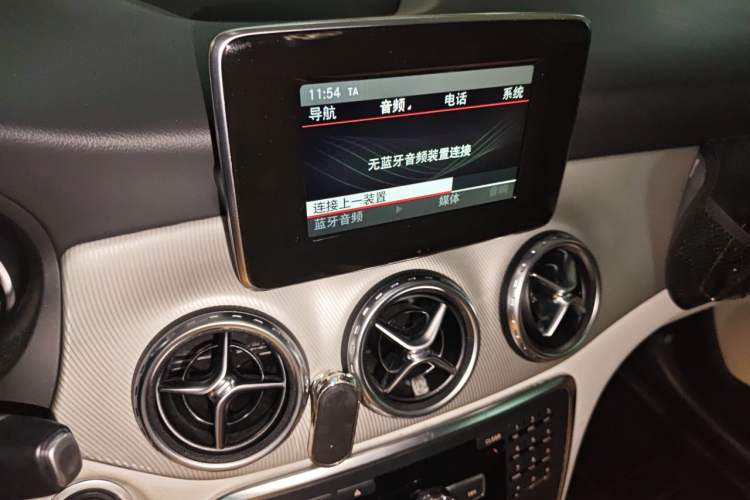Used Mercedes-Benz GLA 2015 GLA 200 Sport Edition Audio And AC Panel