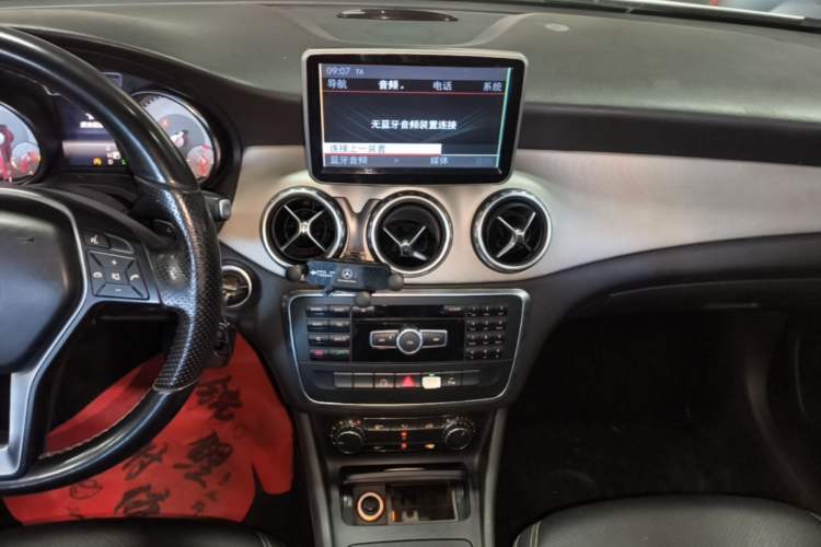 Used Mercedes-Benz GLA 2015 GLA 200 Sport Edition Audio And AC Panel