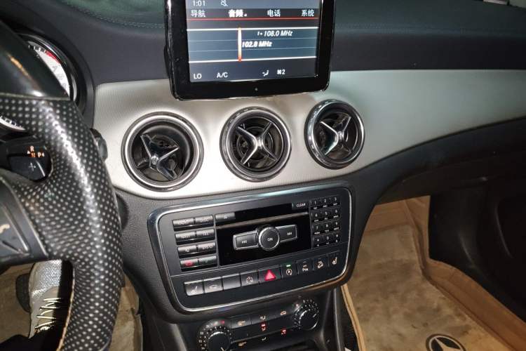 Used Mercedes-Benz GLA 2015 GLA 220 4MATIC Fashion Model Audio And AC Panel