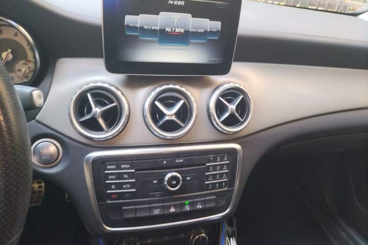 Used Mercedes-Benz GLA 2015 GLA 200 Fashion Model Audio And AC Panel