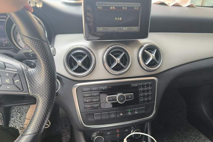 Used Mercedes-Benz GLA 2015 GLA 200 Sport Edition Audio And AC Panel
