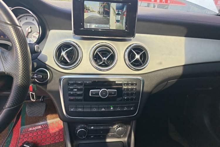 Used Mercedes-Benz GLA 2015 GLA 220 4MATIC Fashion Model Audio And AC Panel