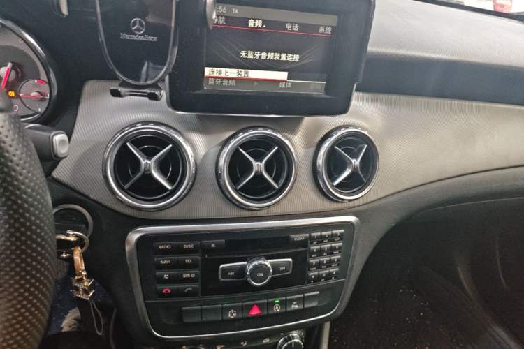 Used Mercedes-Benz GLA 2015 GLA 200 Sport Edition Audio And AC Panel