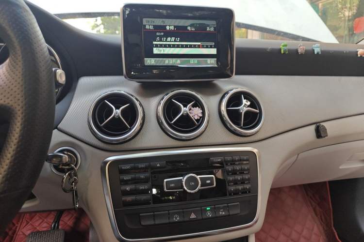 Used Mercedes-Benz GLA 2015 GLA 200 Fashion Model Audio And AC Panel