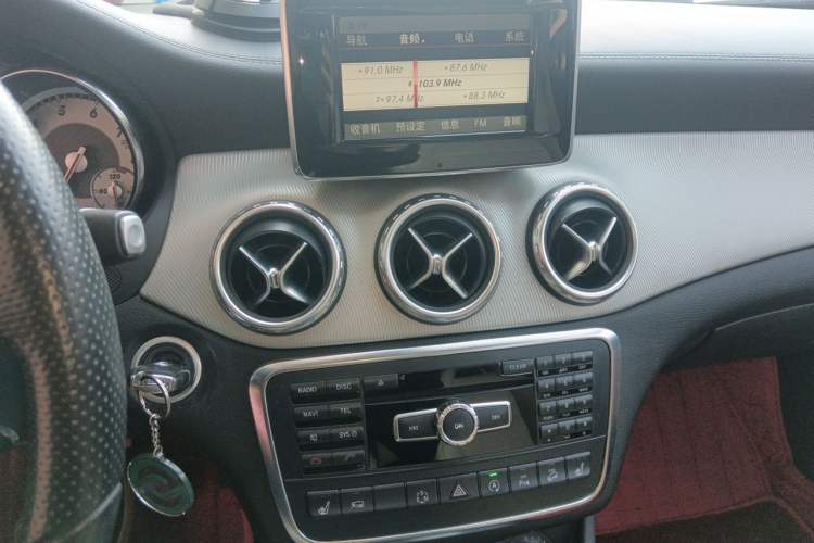 Used Mercedes-Benz GLA 2015 GLA 220 4MATIC Fashion Model Audio And AC Panel