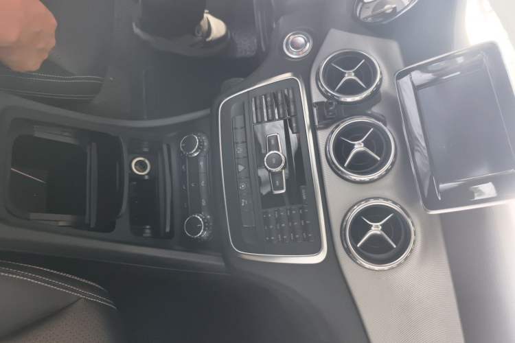 Used Mercedes-Benz GLA 2015 GLA 200 Fashion Model Audio And AC Panel