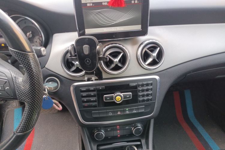 Used Mercedes-Benz GLA 2015 GLA 200 Sport Edition Audio And AC Panel
