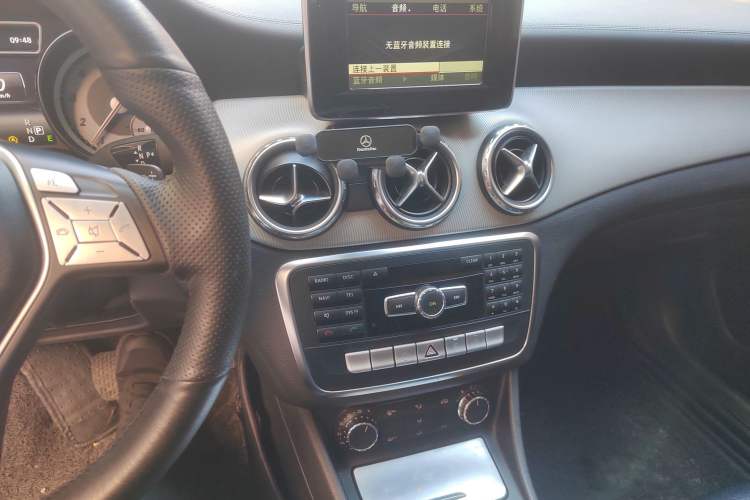 Used Mercedes-Benz GLA 2015 GLA 200 Fashion Model Audio And AC Panel