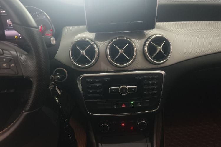 Used Mercedes-Benz GLA 2015 GLA 200 Fashion Model Audio And AC Panel